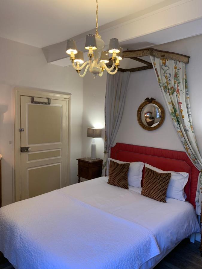 La Grenouille Noire Hotell Marcillat-en-Combraille Exteriör bild